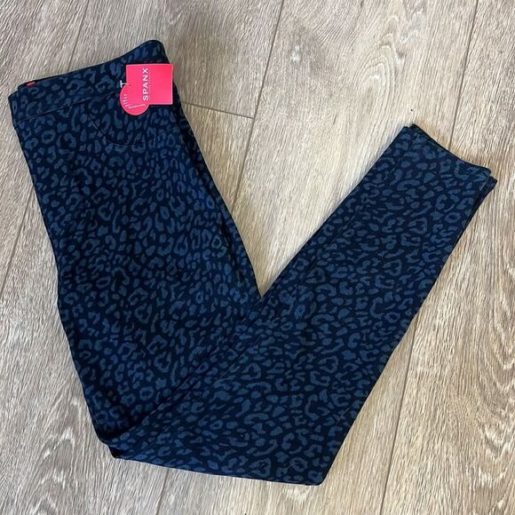 SPANX by Sara Blakey Ankle Jean-Ish Leggings in Denim Leopard Print Size Medium - Picture 3 of 10